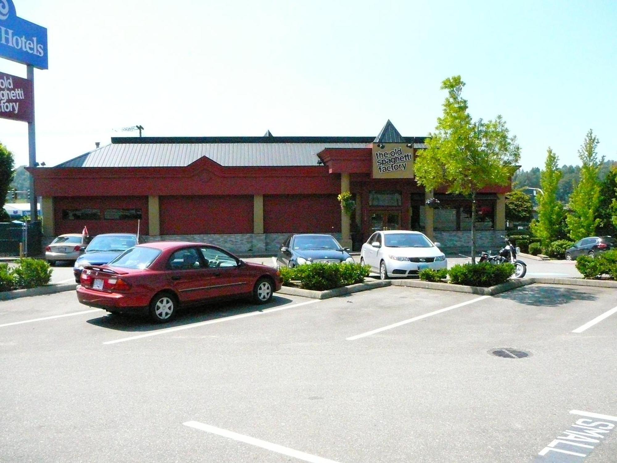 Coast Abbotsford Hotel & Suites Exterior photo