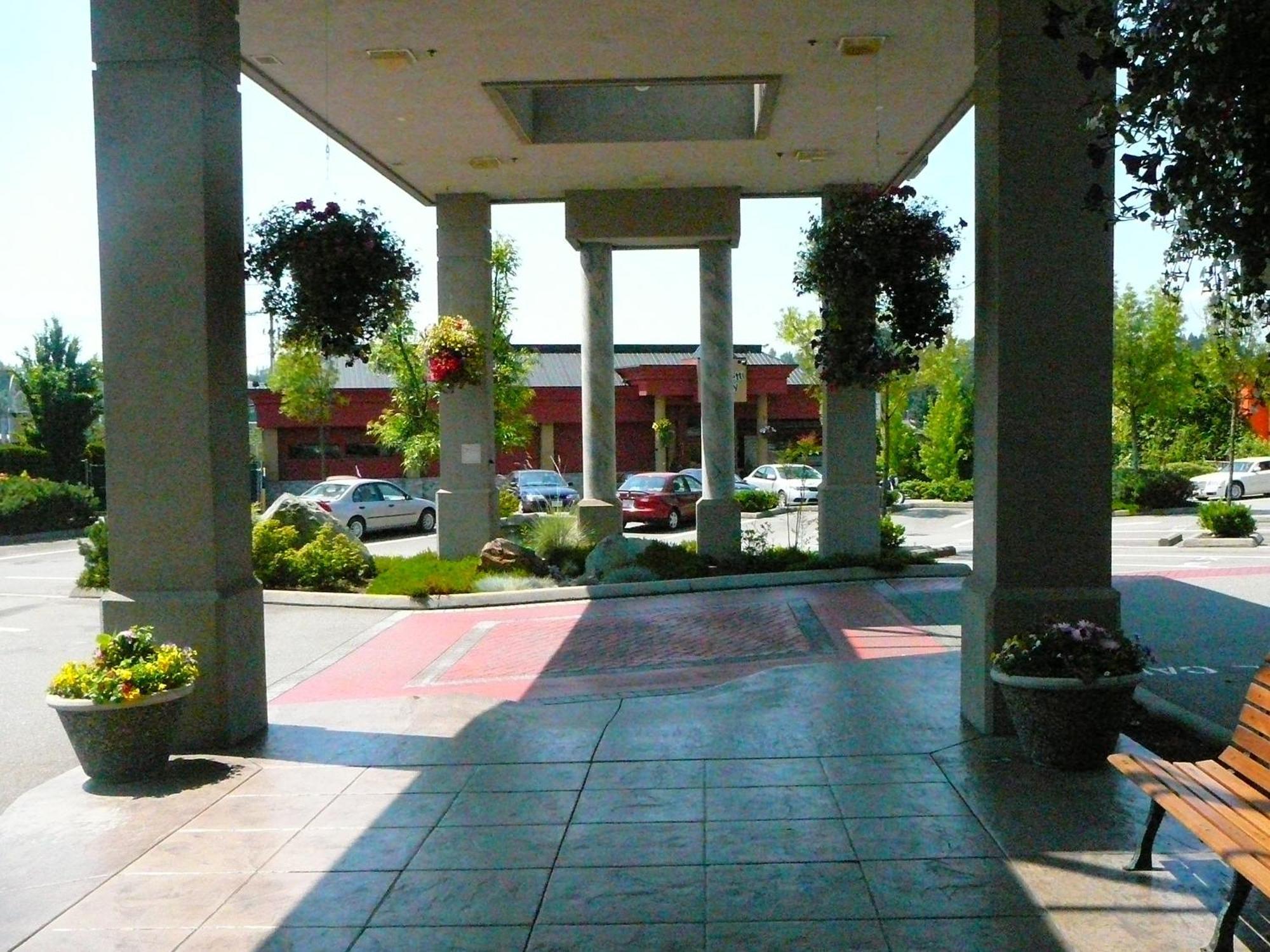 Coast Abbotsford Hotel & Suites Exterior photo